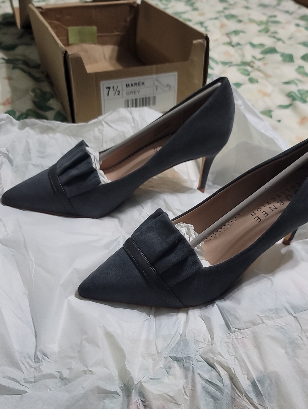 Journee Collection Grey Pointed-Toe Kitten Heel Pumps with Bow Accent